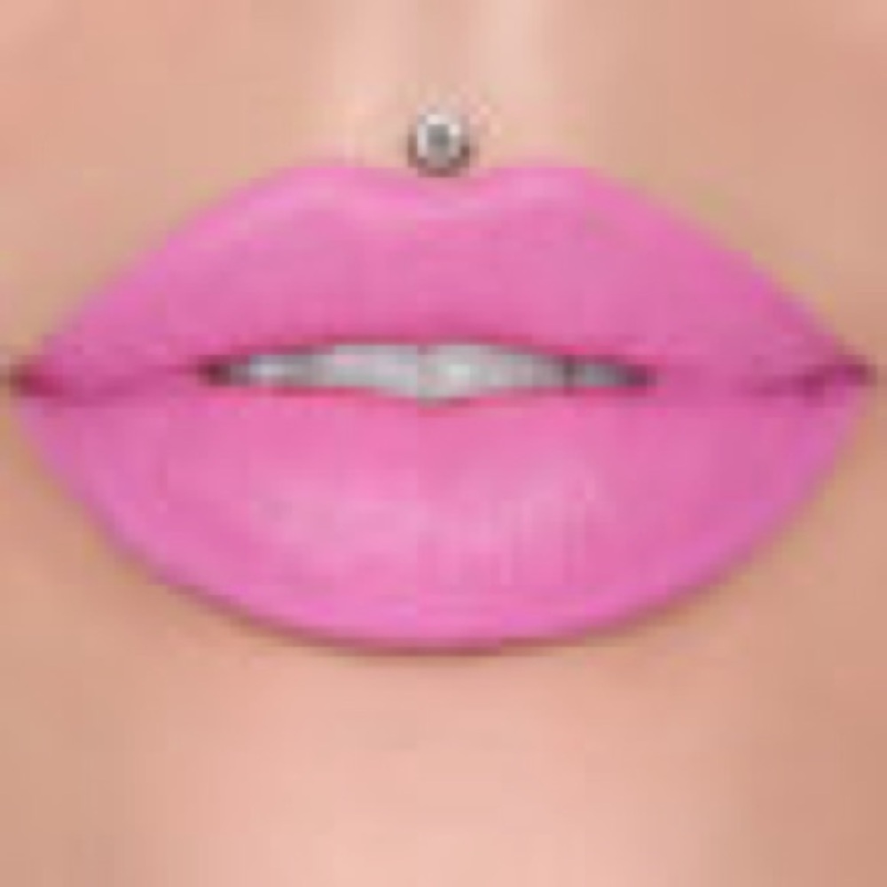 Jeffree Star Cosmetics Velvet Trap Lipstick
Laced Cake Pink NIB